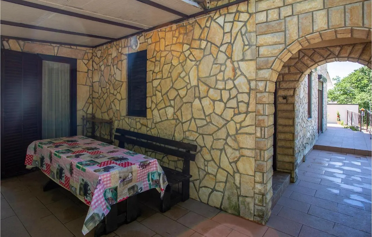 Gorgeous Apartment In Njivice With Kitchen Chorvatsko