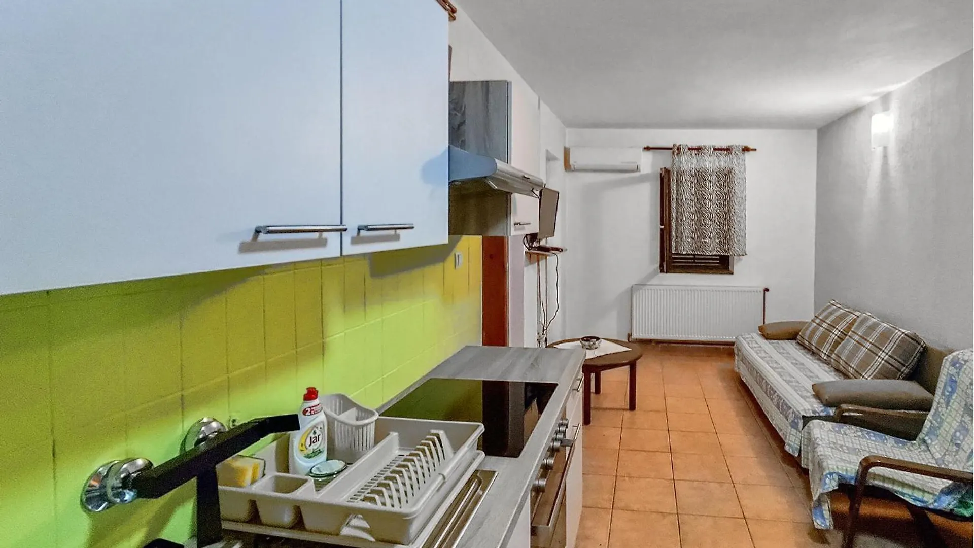 Gorgeous Apartment In Njivice With Kitchen Chorvatsko